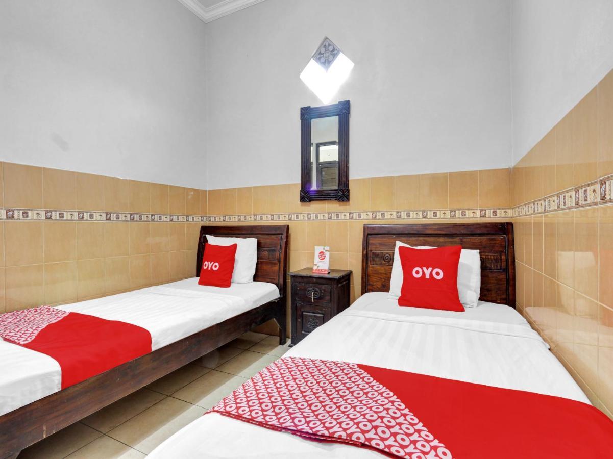 מלון יוגיאקרטה Oyo 90695 Srikandi Nologaten מראה חיצוני תמונה